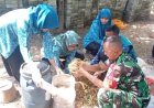 Babinsa Koramil 2401/Rancaekek Kodim 0624/Kab.Bandung Sosialisasikan Pembuatan Pupuk Kompos di Wilayah Binaan