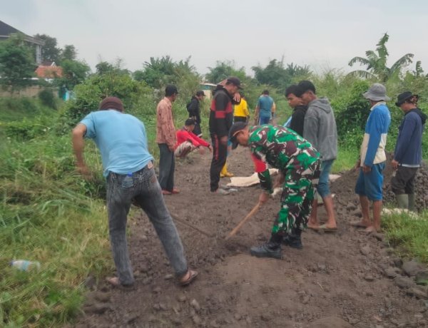 Kerja Bakti sebagai Sarana Babinsa peduli Kondisi Lingkungan